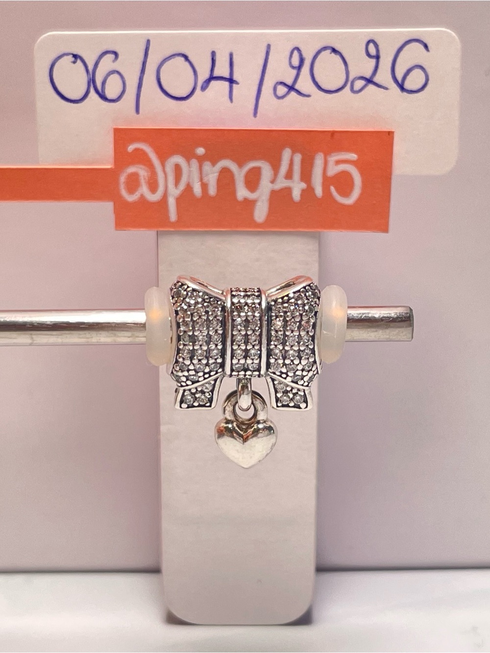 Pandora sparkling bow charm